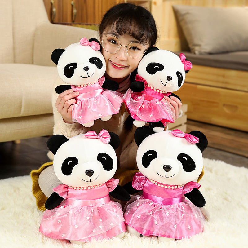Kawaii portant des jouets en peluche mignons de poupée de panda de jupe
